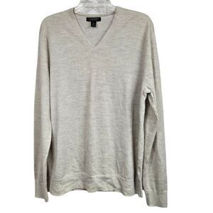 Banana Republic V-Neck Sweater in Light Gray